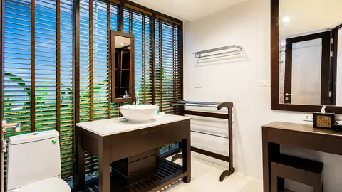Deluxe Double Room image 7