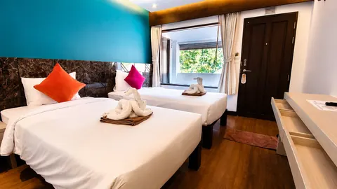 Deluxe Twin Room image 1