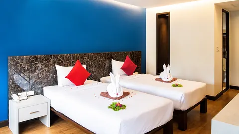 Deluxe Twin Room image 2