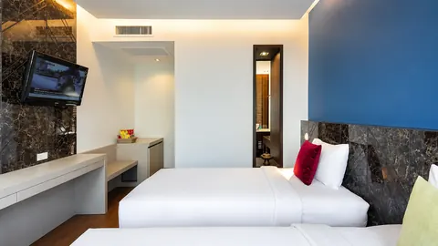 Deluxe Twin Room image 3
