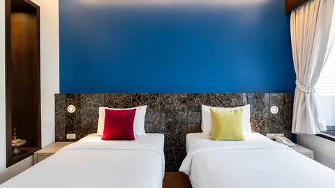 Deluxe Twin Room image 4