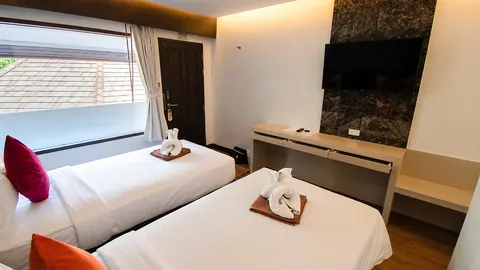 Deluxe Twin Room image 5
