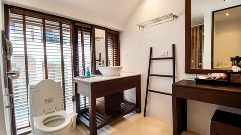 Deluxe Twin Room image 10